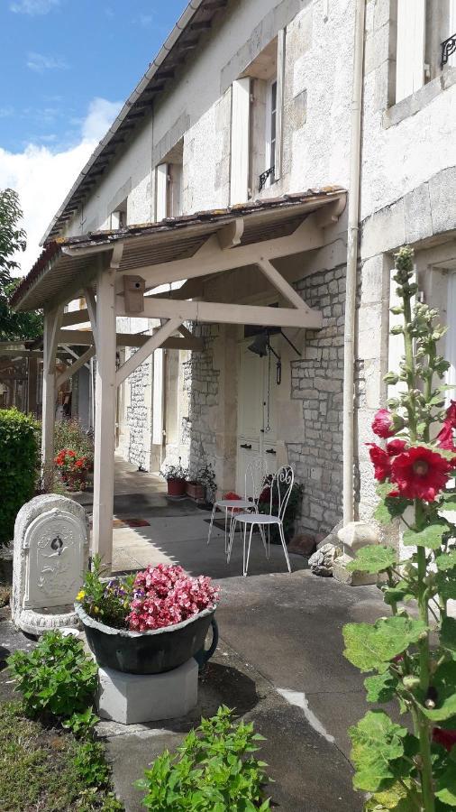 Domaine De Pelouaille - Chambre D'Hotes แซ็ง-ฌ็อง-เด-อ็องเจลี ภายนอก รูปภาพ