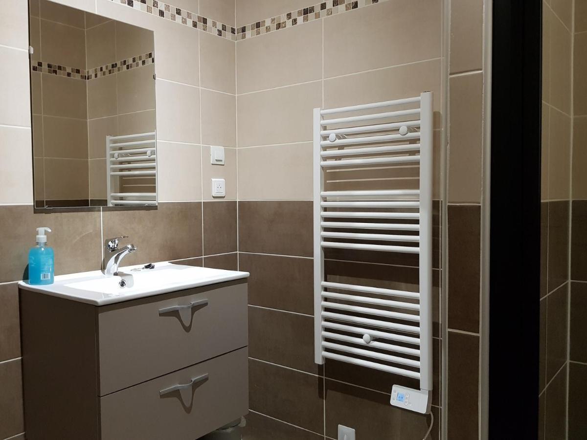 Domaine De Pelouaille - Chambre D'Hotes แซ็ง-ฌ็อง-เด-อ็องเจลี ภายนอก รูปภาพ