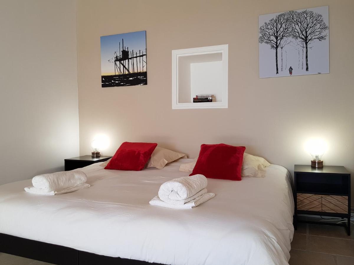 Domaine De Pelouaille - Chambre D'Hotes แซ็ง-ฌ็อง-เด-อ็องเจลี ภายนอก รูปภาพ